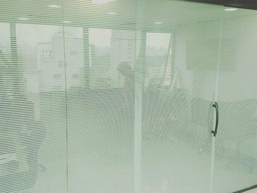 Divisórias de vidro para escritório da 2M Divisórias